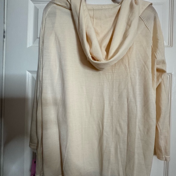 Cream Hooded Cardigan with Tie Front. Set of 2 items. 100% Wool. - Picture 9 of 12